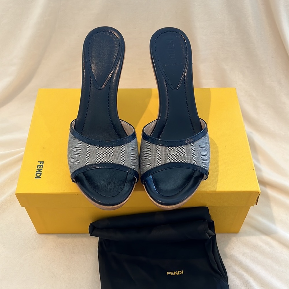 FENDI HEELS - Picture 3 of 9